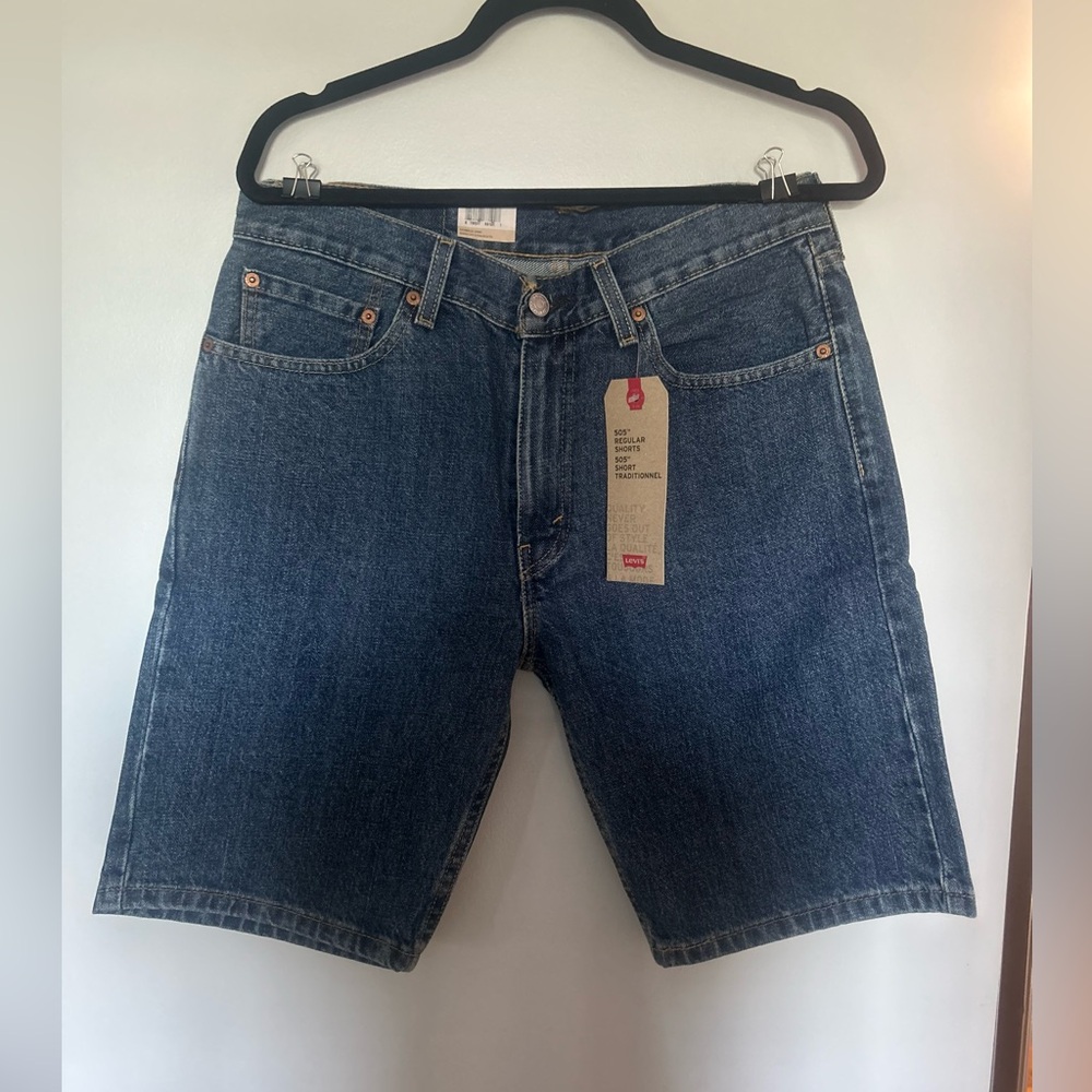 NWT Men’s Levi’s 505 Regular Denim Shorts, Size 32, Medium Blue Colour